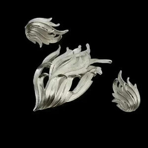 Vintage Crown Trifari Leaf Brooch Earrings Orig Set Silver Rare